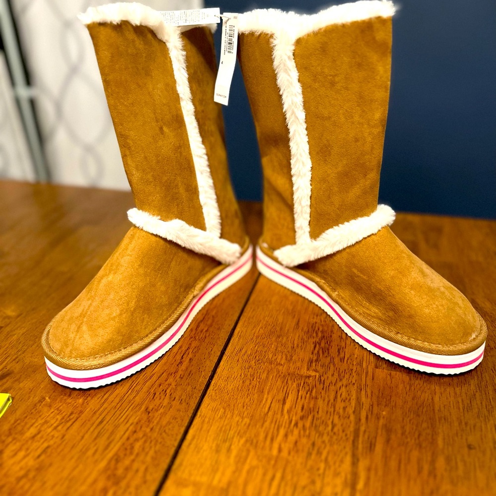 NWT mid calf tan furry boots